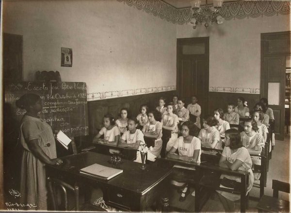 professora da Escola Jose Pedro Varela RJ