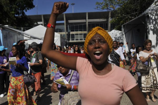 mulher_negra_protesta